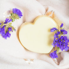 Charger l'image dans la galerie, A Flower In Your Hair - Après-shampoing solide