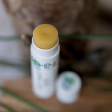 Charger l'image dans la galerie, Everything's Roses - Stick à lèvres