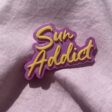 Charger l'image dans la galerie, Pin's "Sun Addict" – Diplôme officiel de farniente
